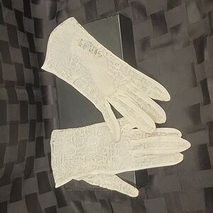Vintage White Lace Wrist Length Gloves 100% Nylon Gloves